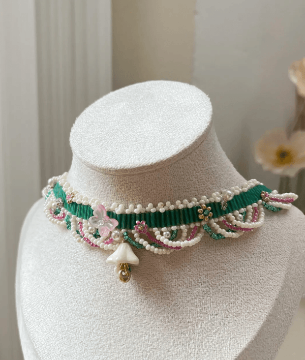 Holiday Wreath Beaded Choker